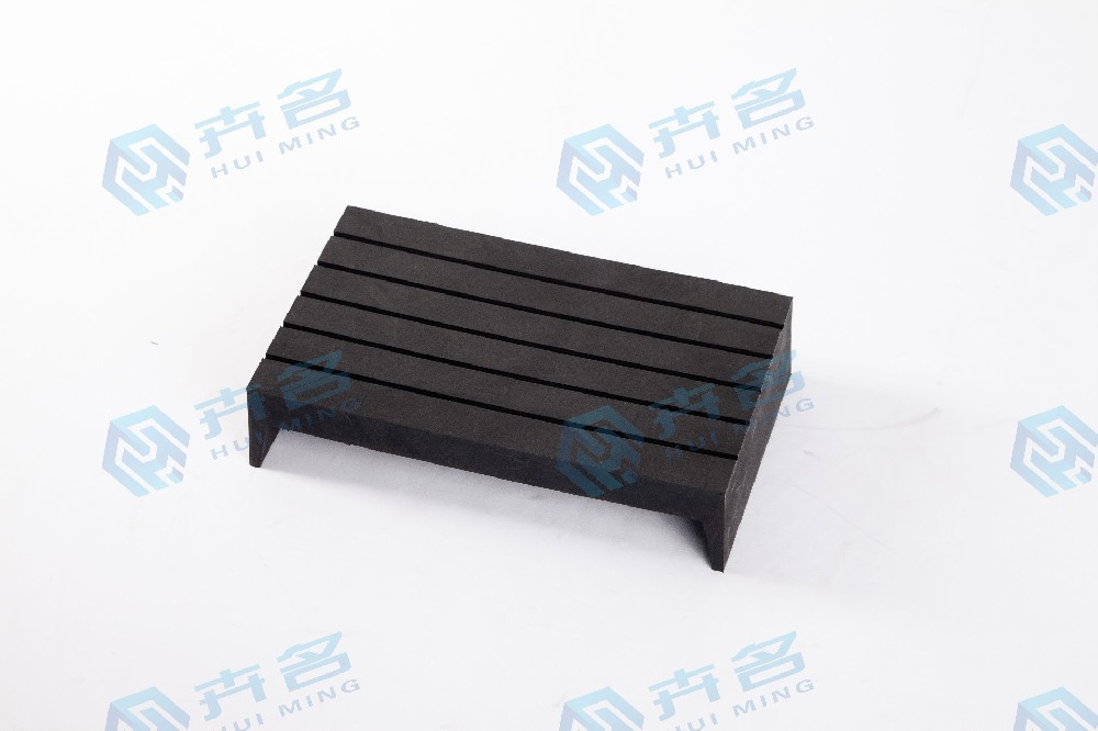 Irregularly shaped rubber pad